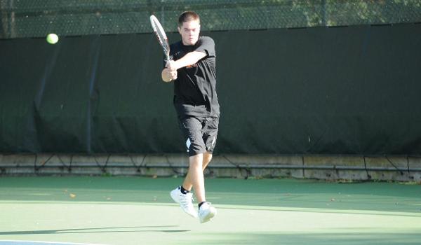 Men's Tennis wins 7-2 over Luther