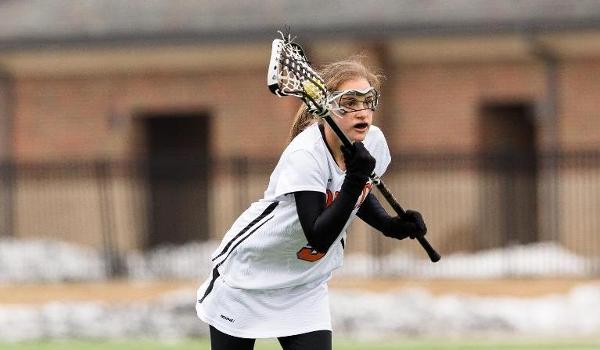 Anna Dairaghi playing lacrosse.