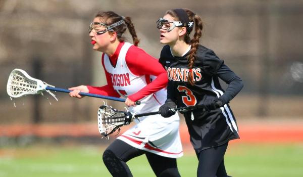 Vethania Stavropoulos playing lacrosse.