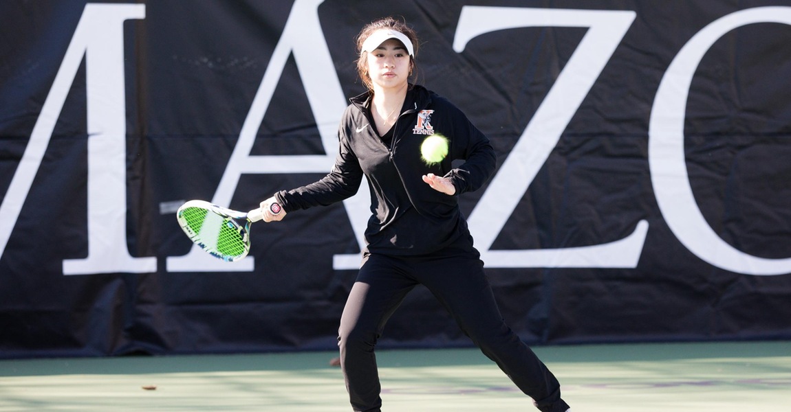 Sophie Zhuang playing tennis 