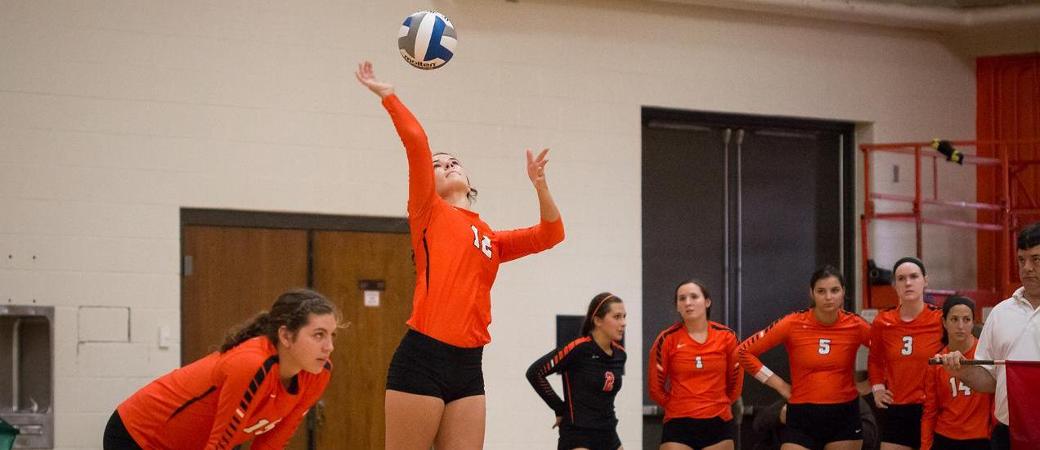 Shelby Suseland playing volleyball.