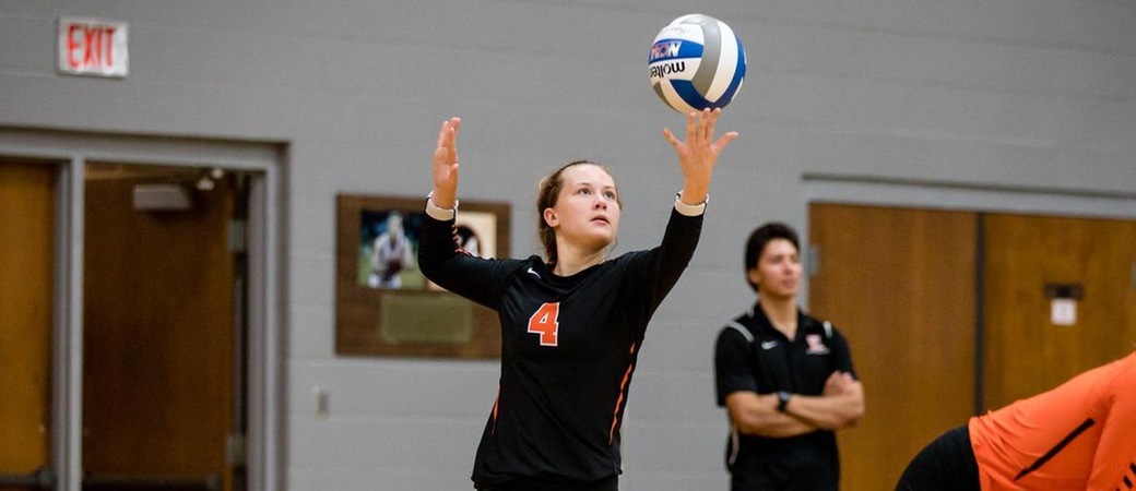 Maddie Wojcik playing volleyball.
