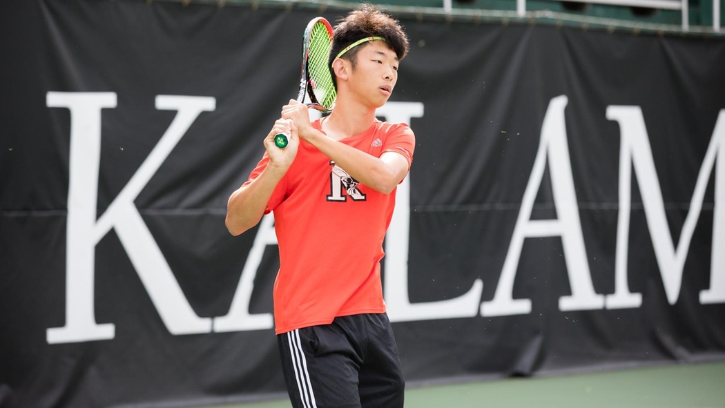 Ian Yi playing tennis.