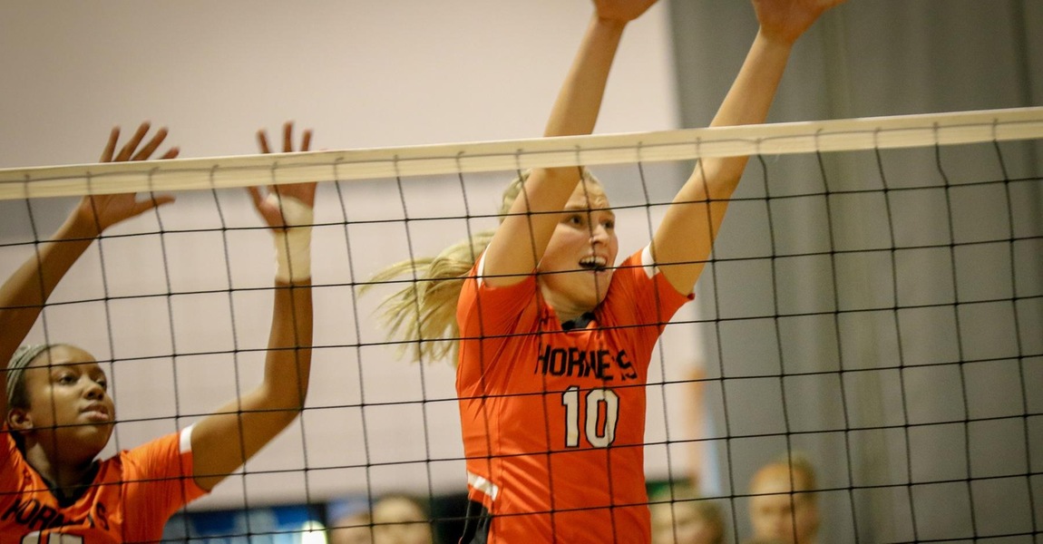 Hannah Kerns playing volleyball.
