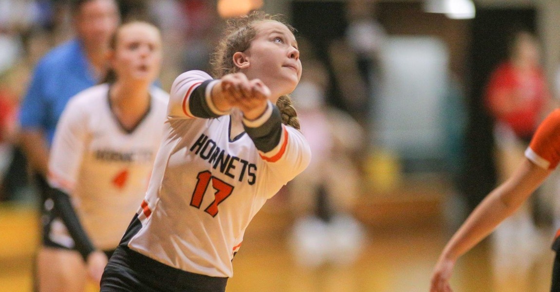Maddie Wojcik playing volleyball.